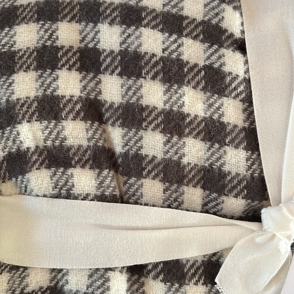 Pottery Barn gingham stripe reversible 50” x 60” throw BNWT - Picture 4 of 5